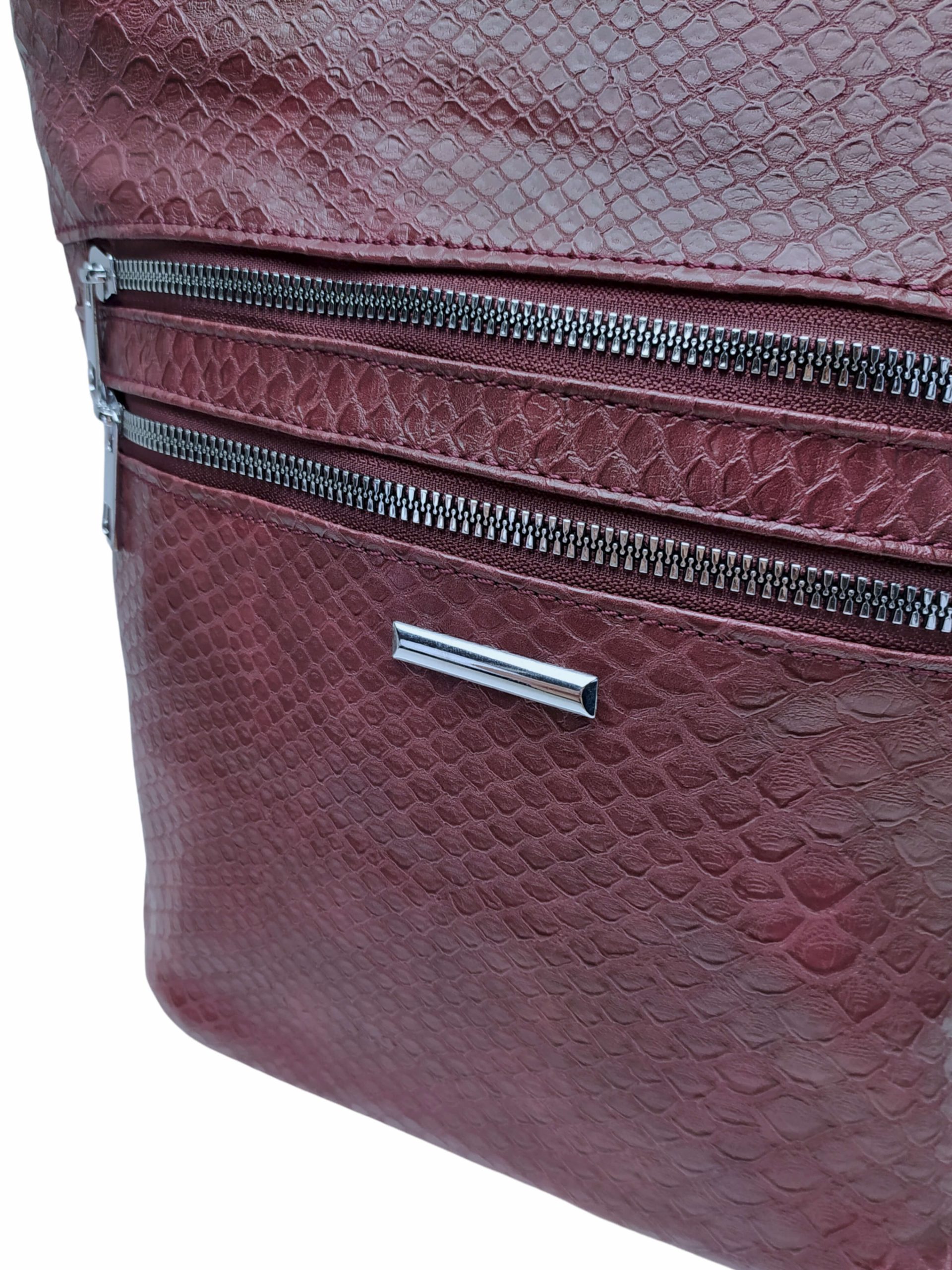 Vínová / bordó crossbody kabelka s imitací hadí kůže, New Berry, HB-093, detail crossbody kabelky