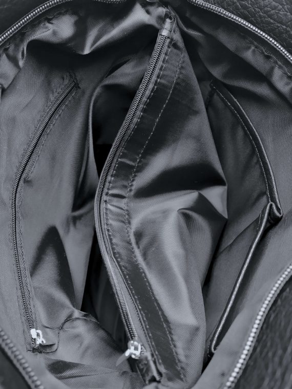 Střední černý kabelko-batoh 2v1 s šikmým zipem, Tapple, H190061, vnitřní uspořádání kabelko-batohu 2v1