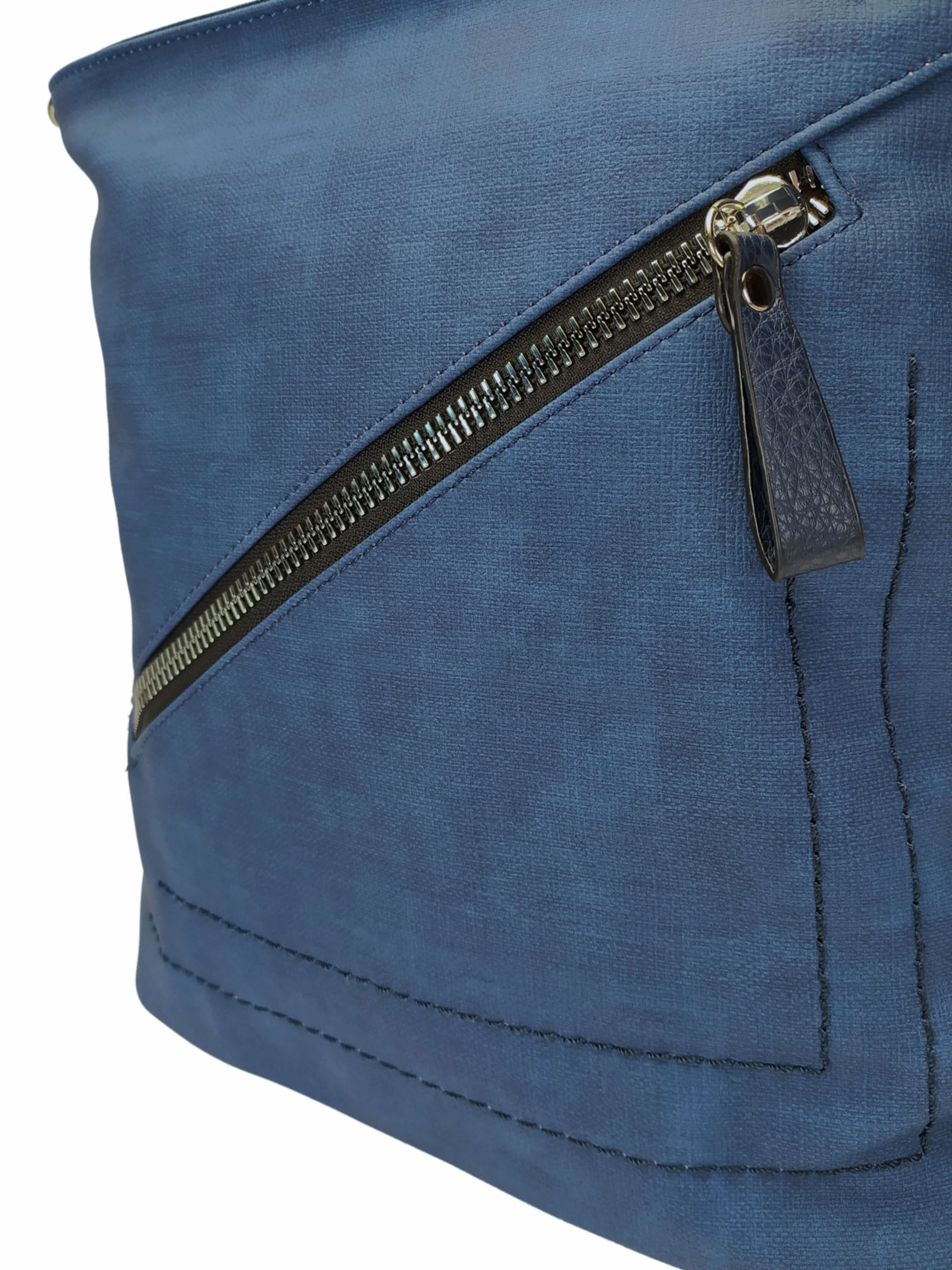 Střední středně modrý kabelko-batoh 2v1 s šikmým zipem, Tapple, H190061, detail kabelko-batohu 2v1