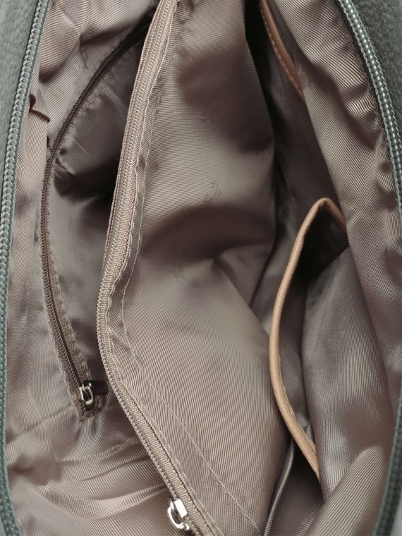 Střední světle šedý kabelko-batoh 2v1 s šikmým zipem, Tapple, H190061, vnitřní uspořádání kabelko-batohu 2v1