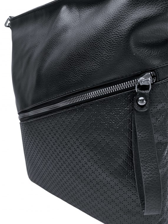 Černá crossbody kabelka s šikmou kapsou, Tapple, H18001, detail crossbody kabelky