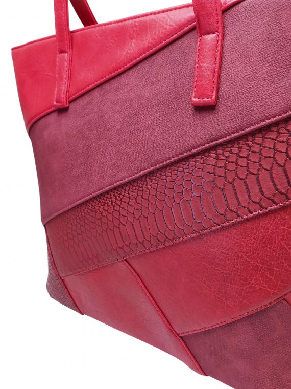 Tmavě červená kabelka přes rameno s šikmými vzory, Tapple, H190030, detail kabelky přes rameno