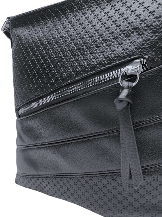 Černá crossbody kabelka s praktickou kapsou, Tapple, H21008, detail crossbody kabelky