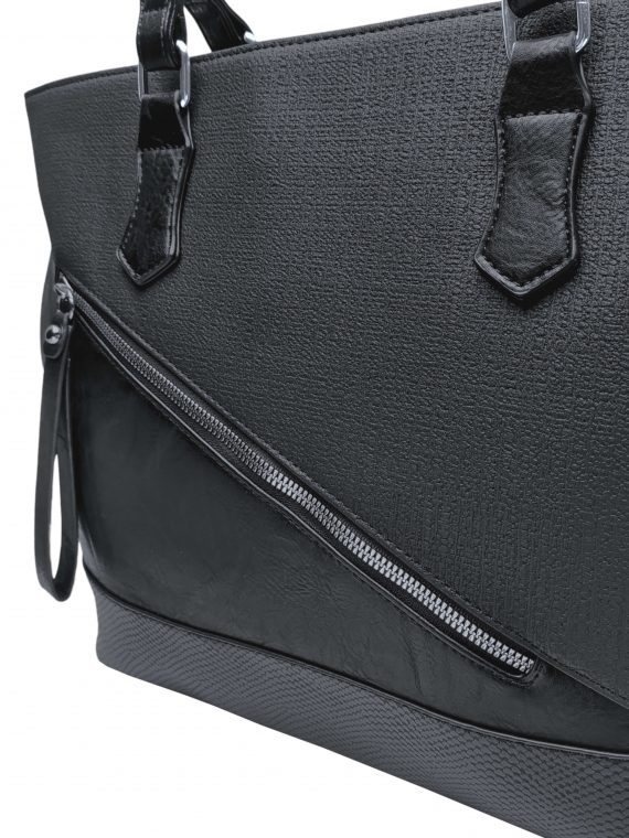Černá kabelka přes rameno s šikmou kapsou, Tapple, H181174, detail kabelky přes rameno