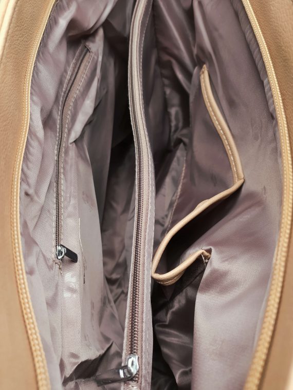 Světle hnědá kabelka přes rameno s šikmou kapsou, Tapple, H17411, vnitřní uspořádání kabelky přes rameno