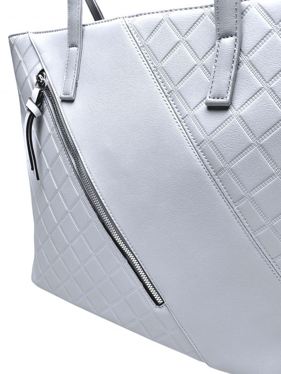 Světle šedá kabelka přes rameno s šikmou kapsou, Tapple, H17411, detail kabelky přes rameno