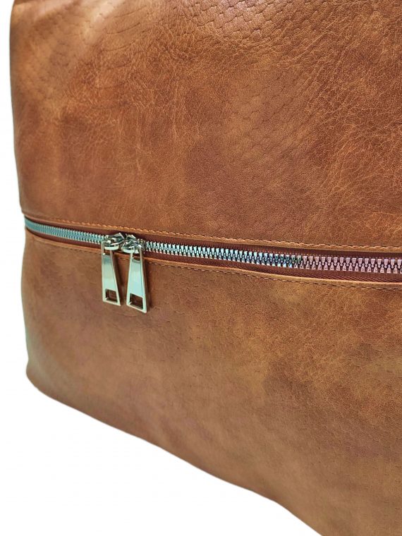 Moderní středně hnědý kabelko-batoh z eko kůže, Tapple, H190010, detail kabelko-batohu 2v1