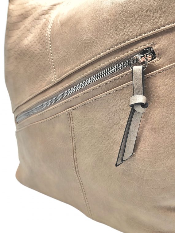Velký světle hnědý kabelko-batoh z eko kůže, Tapple, H18077, detail kabelko-batohu 2v1