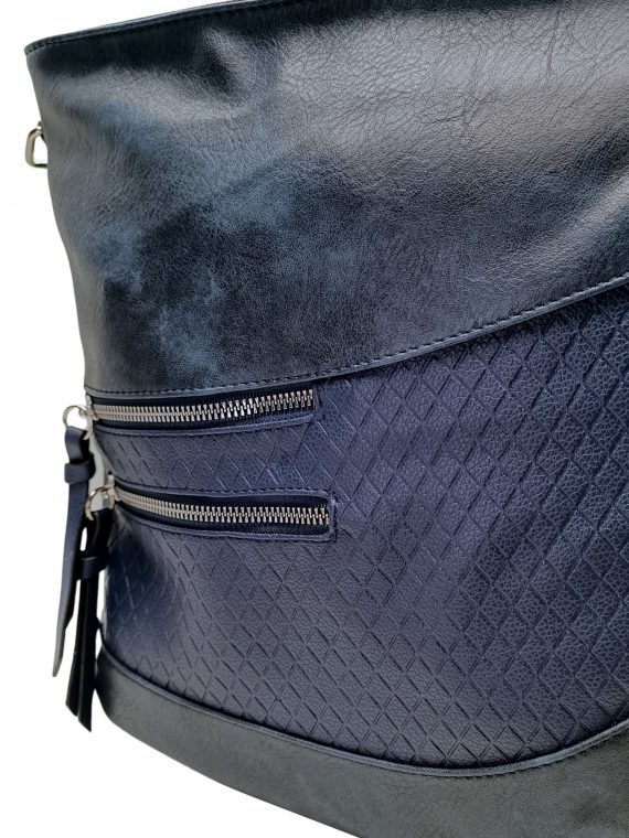 Tmavě modrá crossbody kabelka s líbivou texturou, Tapple, H17360, detail crossbody kabelky