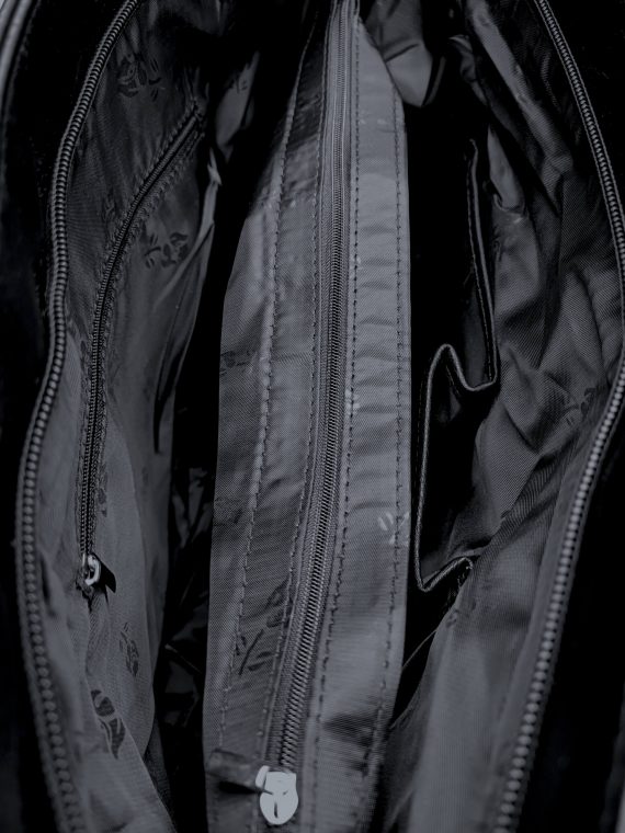 Prostorná černá kabelka přes rameno, Tapple, H22123, vnitřní uspořádání kabelky přes rameno