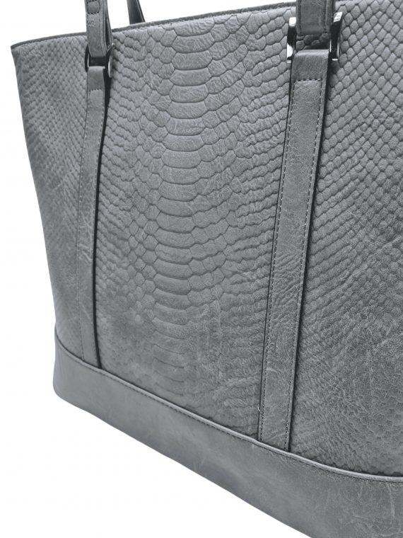 Středně šedá kabelka přes rameno s hadím vzorem, Tapple, H22919, detail kabelky přes rameno