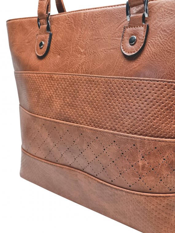 Středně hnědá kabelka přes rameno se vzory, Tapple, H22922-1, detail kabelky přes rameno