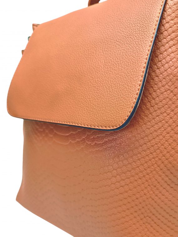 Středně hnědý dámský batoh s hadím vzorem, Tapple, H22386, detail batohu