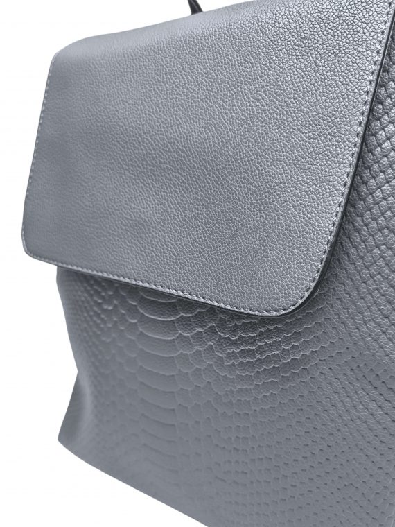 Středně šedý dámský batoh s hadím vzorem, Tapple, H22386, detail batohu