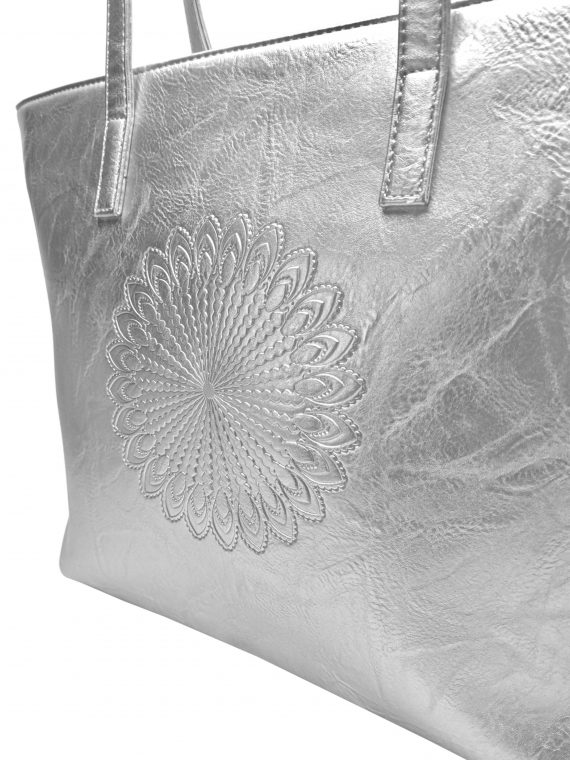 Stříbrná dámská kabelka přes rameno se vzorem, Tapple, H17409N, detail zadní strany kabelky