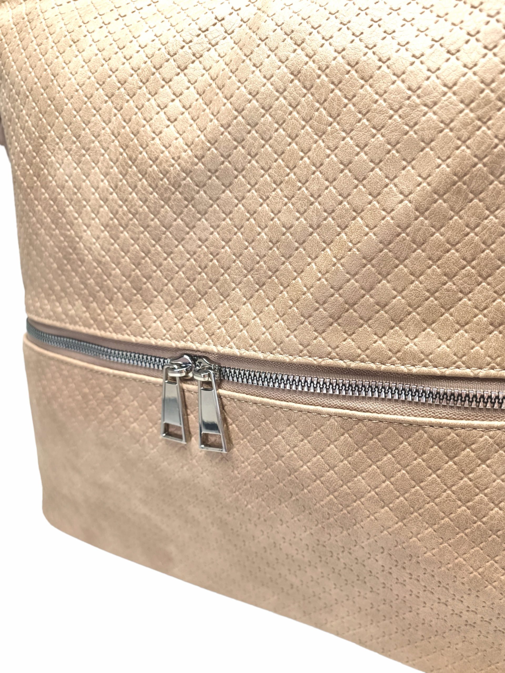 Velký světle hnědý kabelko-batoh 2v1 s praktickou kapsou, Tapple, H190010N+, detail kabelko-batohu 2v1