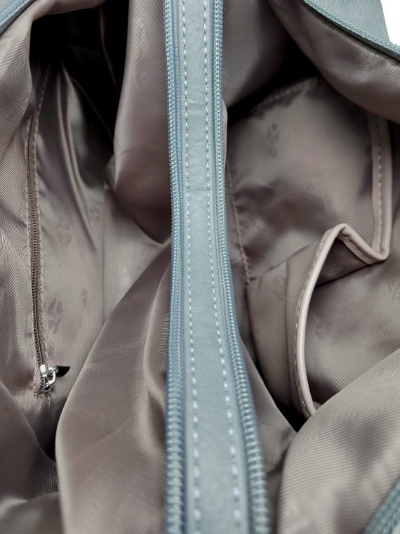 Velký světle šedý kabelko-batoh s šikmou kapsou, Tapple, H18077N+, vnitřní uspořádání kabelko-batohu 2v1