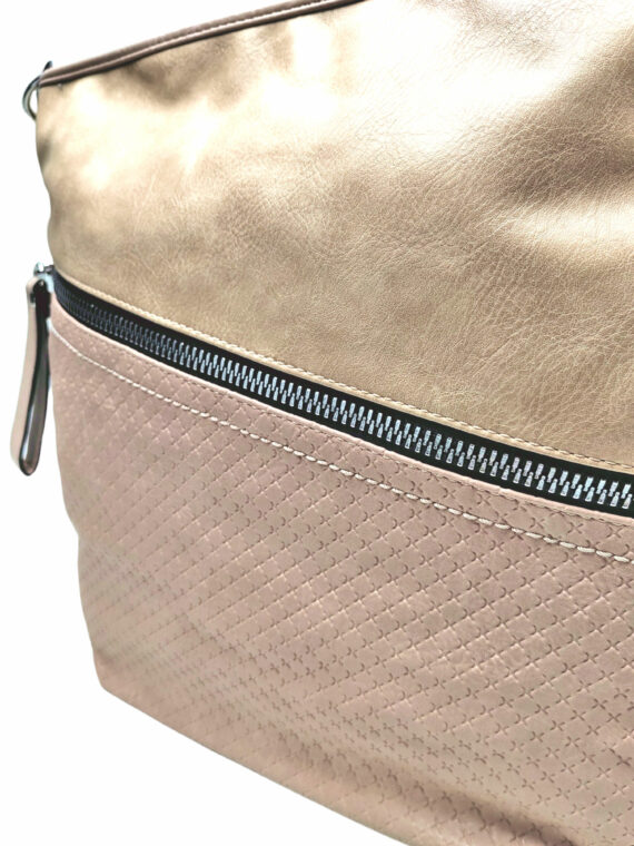 Velká světle hnědá crossbody kabelka s kapsou, Tapple, H17246N, detail crossbody kabelky
