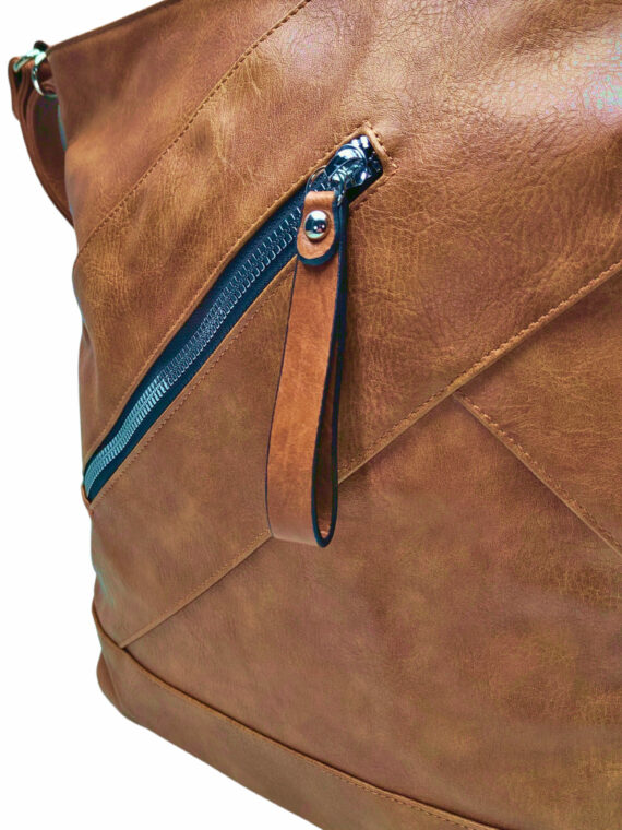 Velký středně hnědý kabelko-batoh s kapsou, Tapple, H23904, detail kabelko-batohu