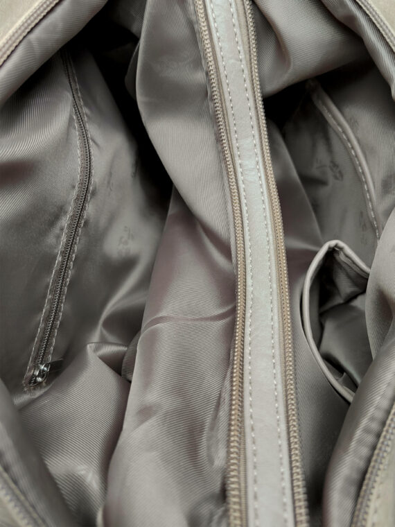 Velký světle hnědý kabelko-batoh z eko kůže, Tapple, H18076, vnitřní uspořádání kabelko-batohu