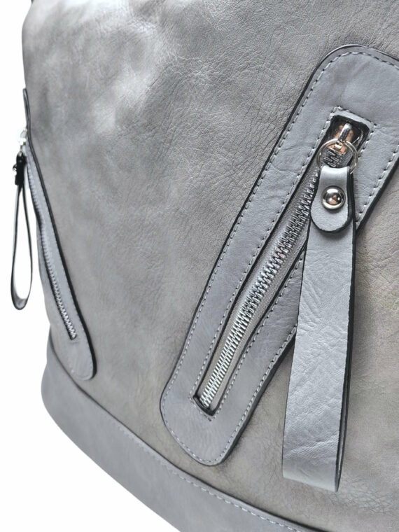 Velký světle šedý kabelko-batoh s kapsami, Tapple, H23906, detail kabelko-batohu