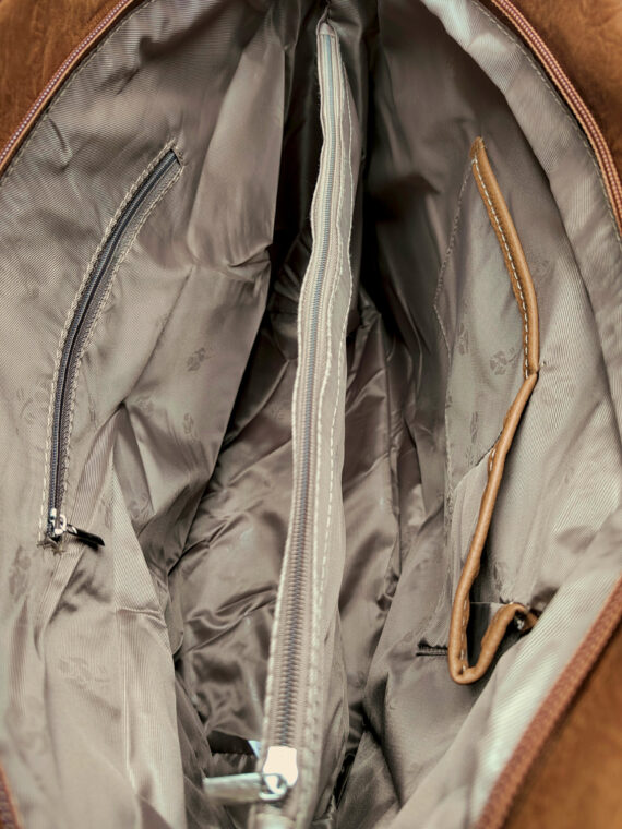 Středně hnědá kabelka přes rameno s šikmými vzory, Tapple, H190030, vnitřní uspořádání kabelky