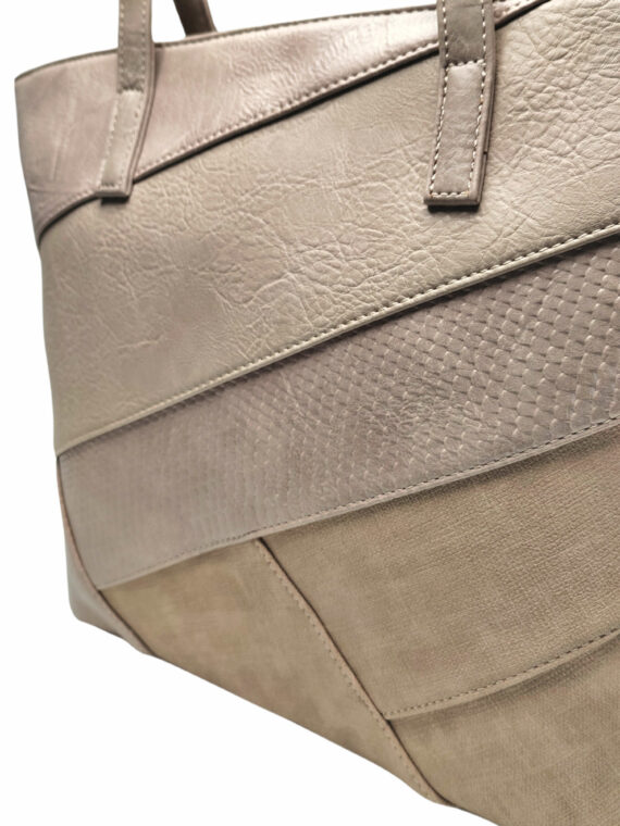 Světle hnědá kabelka přes rameno s šikmými vzory, Tapple, H190030, detail kabelky