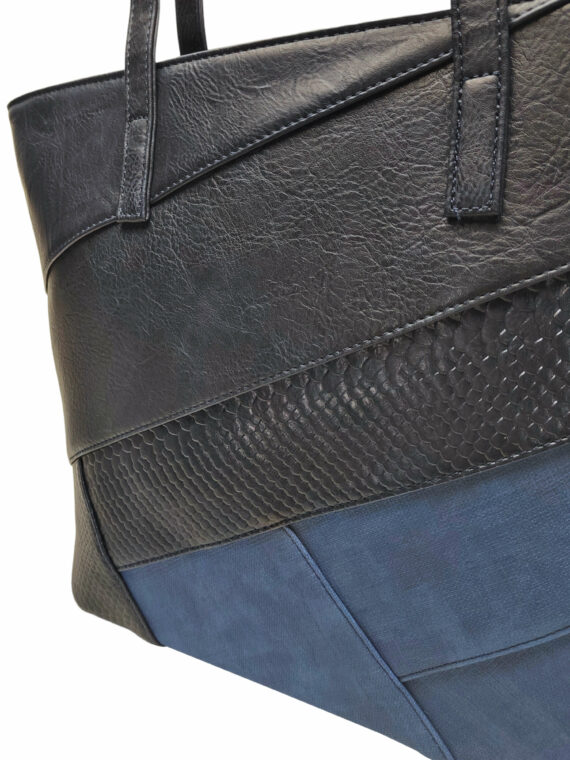 Tmavě modrá kabelka přes rameno s šikmými vzory, Tapple, H190030, detail kabelky