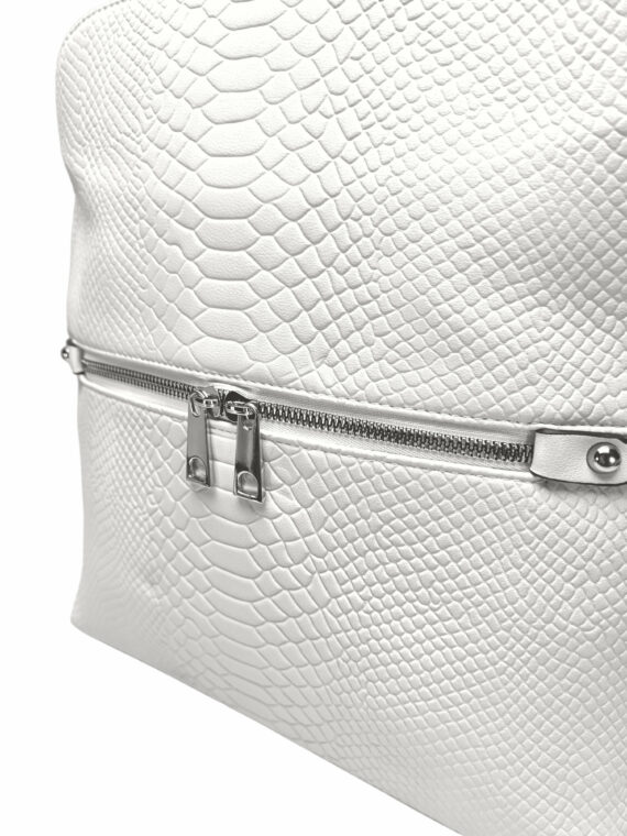 Perleťově bílý dámský batoh s hadí texturou, Tapple, H20820, detail batohu
