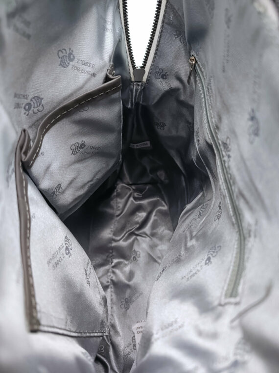 Perleťově bílý dámský batoh s hadí texturou, Tapple, H20820, vnitřní uspořádání batohu
